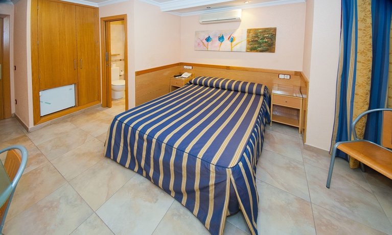Imagen de la habitación del Hostal Viky, Aeropuerto Adolfo Su&aacute;rez Madrid-Barajas. Foto 13