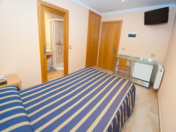 Imagen de la habitación del Hostal Viky, Aeropuerto Adolfo Su&aacute;rez Madrid-Barajas. Foto 15