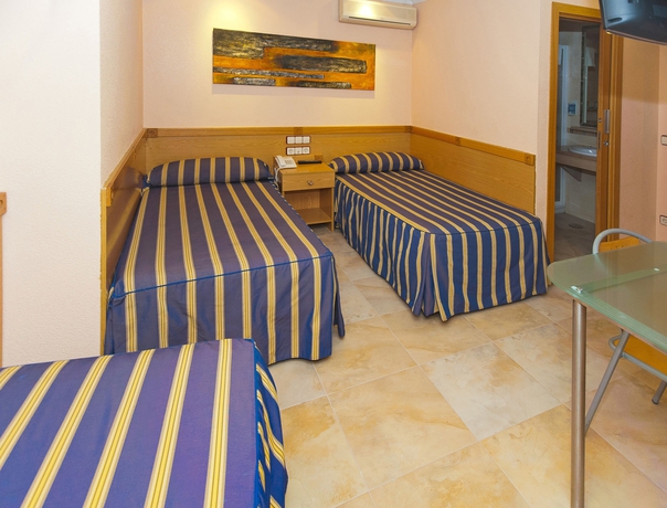 Imagen de la habitación del Hostal Viky. Foto 14