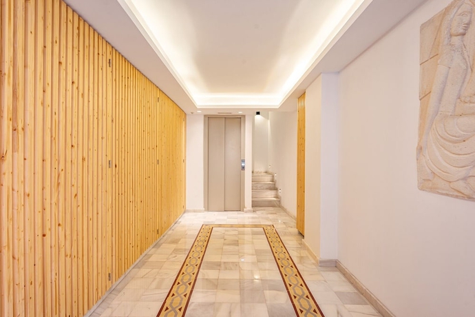 Imagen de los interiores del Hostal Vil5 By Be Alicante. Foto 15