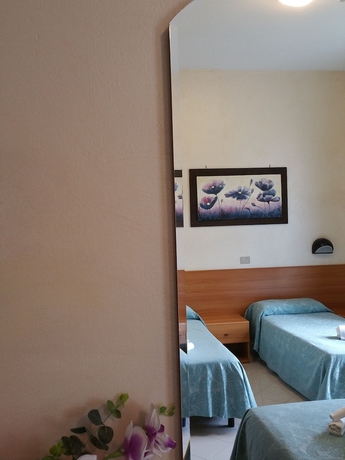 Imagen de la habitación del Hostal Villa Aurelia. Foto 15