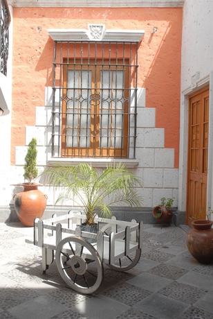 Imagen de los exteriores del Hostal Villa Sillar. Foto 14