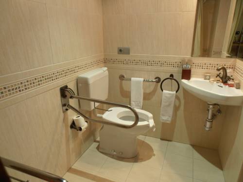 Imagen de la habitación del Hostal Virgen De La Encina. Foto 7