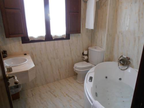 Imagen de la habitación del Hostal Virgen De La Encina. Foto 11