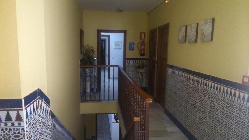Imagen de los interiores del Hostal Virgen Del Rocio. Foto 16