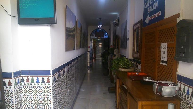 Imagen de los interiores del Hostal Virgen Del Rocio. Foto 17