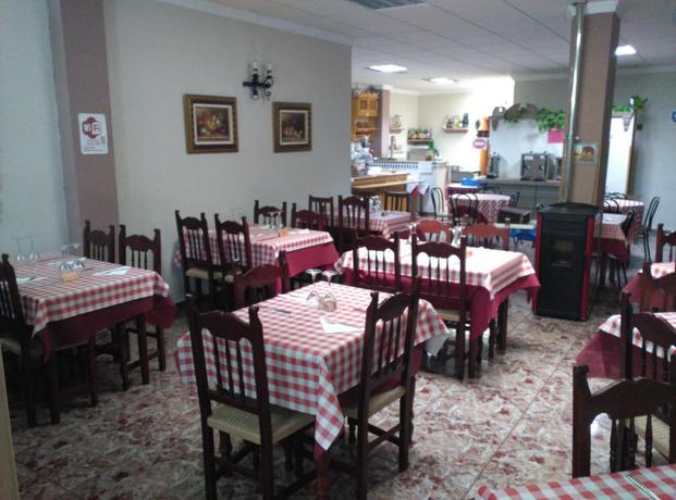 Imagen del bar/restaurante del Hostal Virgen Del Rocio. Foto 2