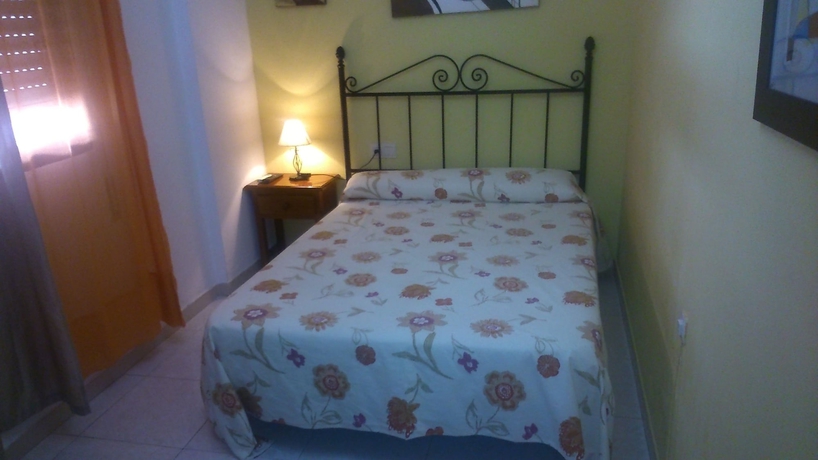 Imagen de la habitación del Hostal Virgen Del Rocio. Foto 10