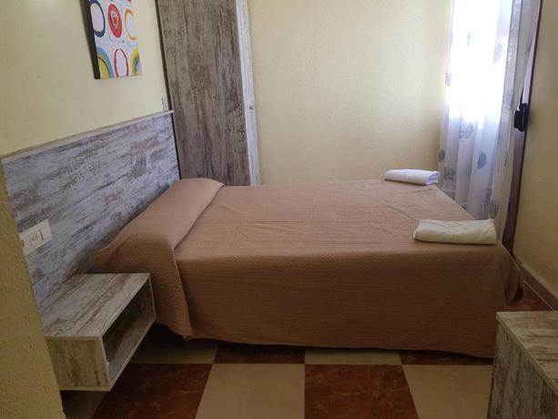 Imagen de la habitación del Hostal Virgen Del Rocio. Foto 6