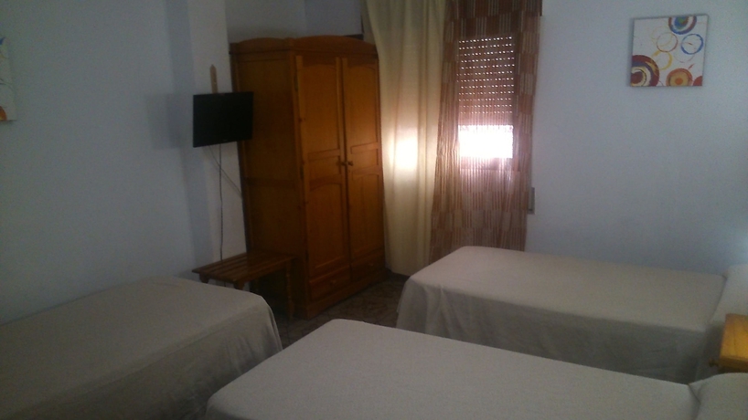 Imagen de la habitación del Hostal Virgen Del Rocio. Foto 13