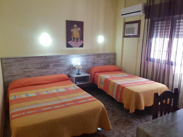 Imagen de la habitación del Hostal Virgen Del Rocio. Foto 10