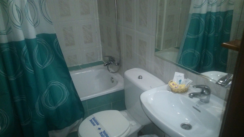 Imagen de la habitación del Hostal Virgen Del Rocio. Foto 16