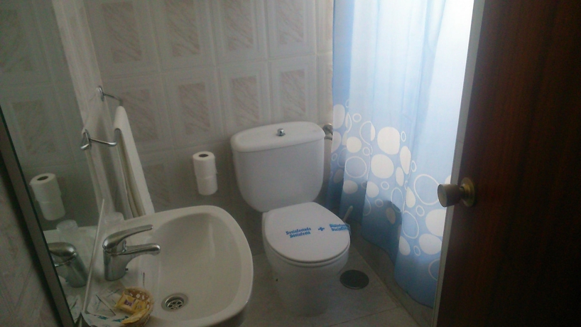 Imagen de la habitación del Hostal Virgen Del Rocio. Foto 18