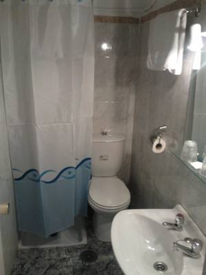 Imagen de la habitación del Hostal Virgen Del Rocio Ii. Foto 2