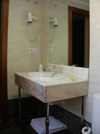 Imagen de la habitación del Hostal Virgen Del Villar. Foto 14