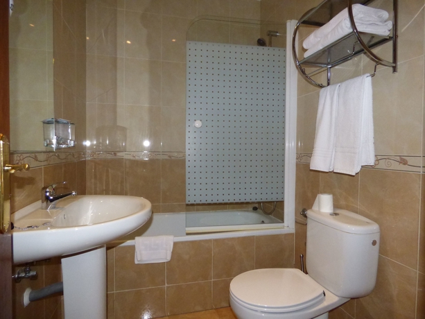 Imagen de la habitación del Hostal Y Casa Rural La Colmena. Foto 17