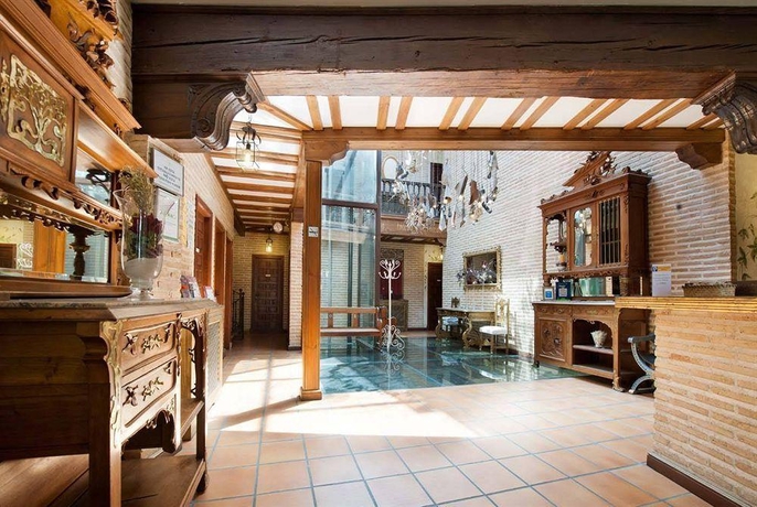 Imagen general del Hostal Yit Puerta Bisagra. Foto 4