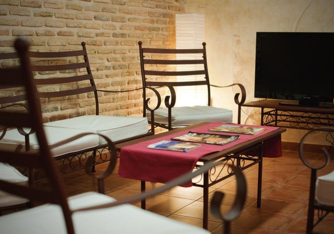 Imagen general del Hostal Yit Puerta Bisagra. Foto 7