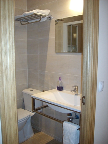 Imagen de la habitación del Hostal Zabala, Centro de Madrid. Foto 4