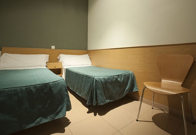 Imagen de la habitación del Hostal Zabala, Centro de Madrid. Foto 7