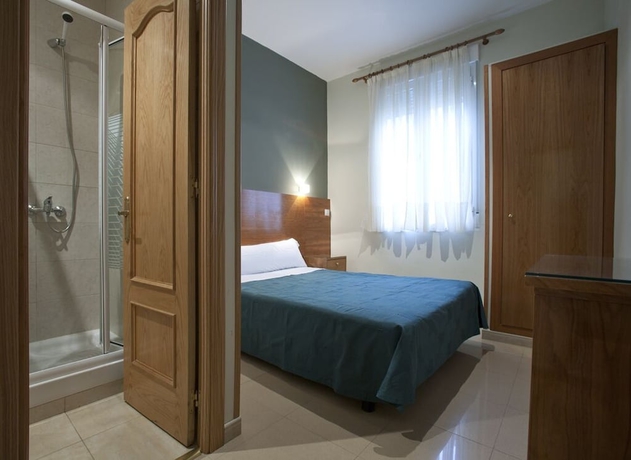 Imagen de la habitación del Hostal Zabala, Centro de Madrid. Foto 10