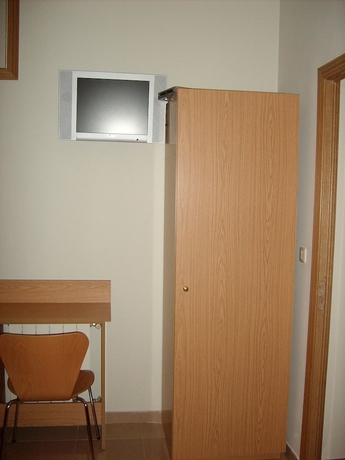 Imagen de la habitación del Hostal Zabala, Centro de Madrid. Foto 12