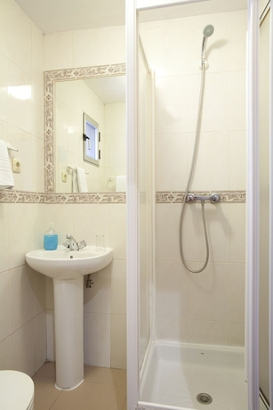 Imagen de la habitación del Hostal Zabala, Centro de Madrid. Foto 14