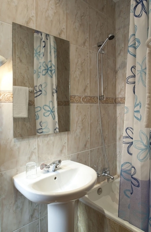 Imagen de la habitación del Hostal Zabala, Centro de Madrid. Foto 16