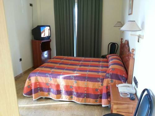 Imagen de la habitación del Hostal Zapata, Adra. Foto 6