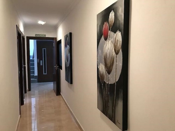 Imagen de los interiores del Hostal Zurich. Foto 18