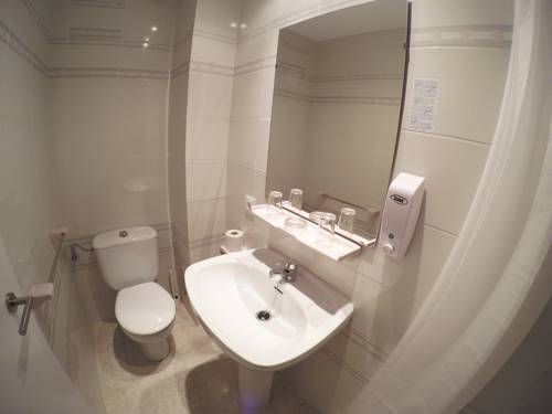 Imagen de la habitación del Hostal del Mar, Tossa de Mar. Foto 6