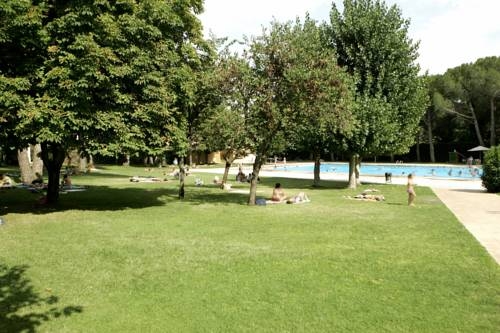 Imagen de la piscina del Hostal del Senglar. Foto 15