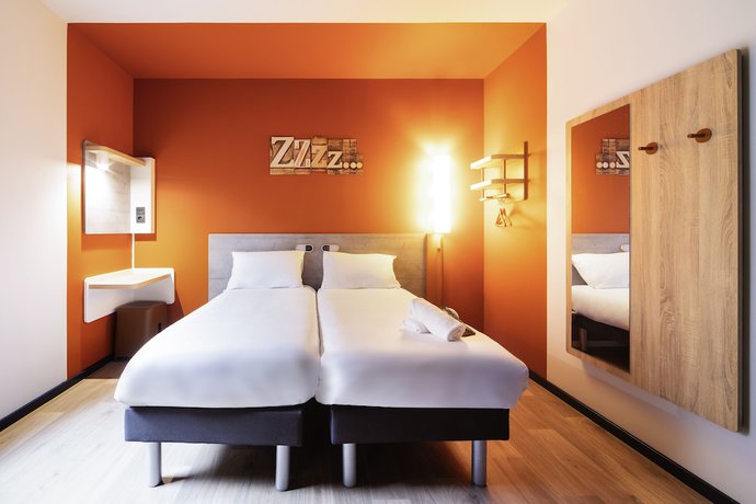 Imagen de la habitación del Hostal ibis budget Bilbao City. Foto 5