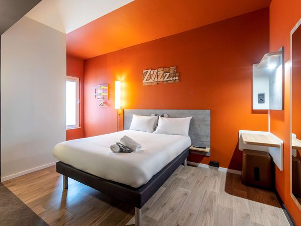 Imagen de la habitación del Hostal ibis budget Bilbao City. Foto 8