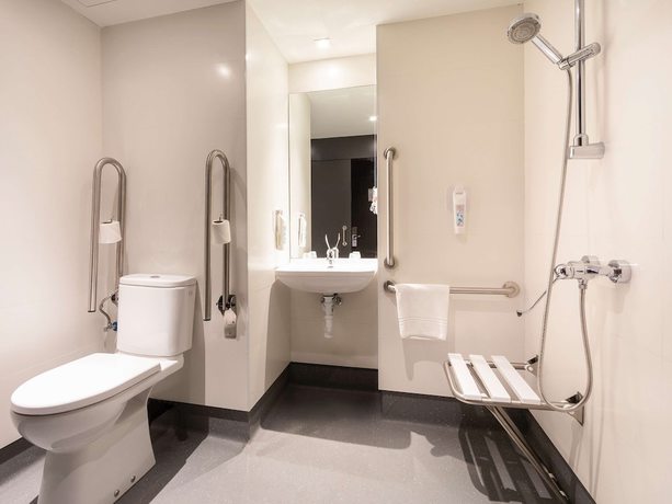 Imagen de la habitación del Hostal ibis budget Bilbao City. Foto 12