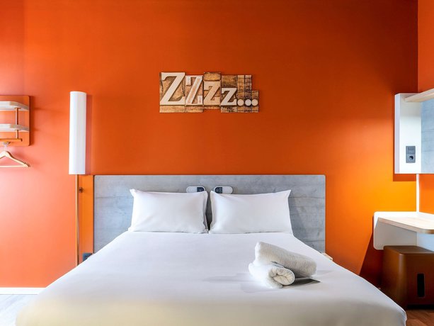 Imagen de la habitación del Hostal ibis budget Bilbao City. Foto 13