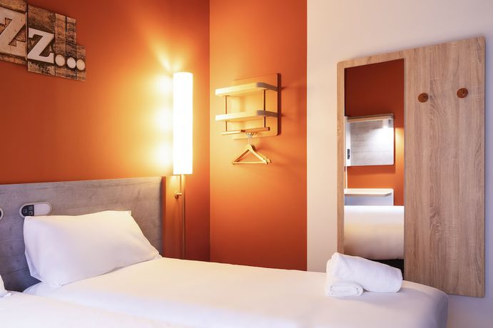 Imagen de la habitación del Hostal ibis budget Bilbao City. Foto 14