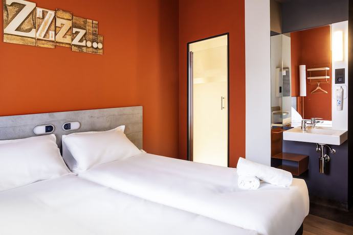 Imagen de la habitación del Hostal ibis budget Bilbao City. Foto 15