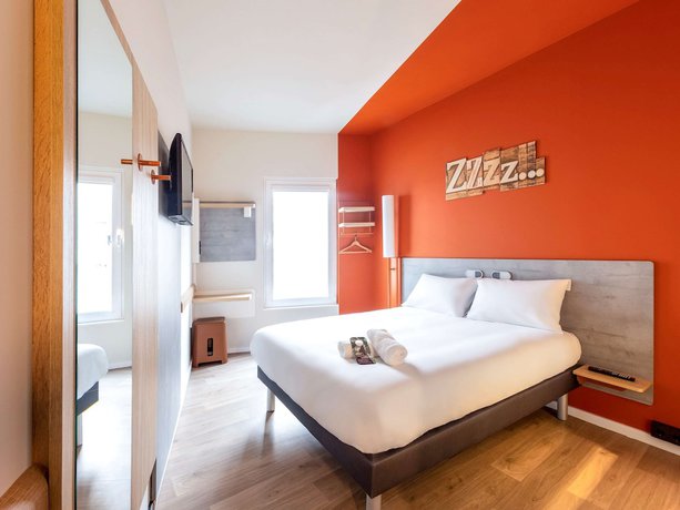 Imagen de la habitación del Hostal ibis budget Bilbao City. Foto 16