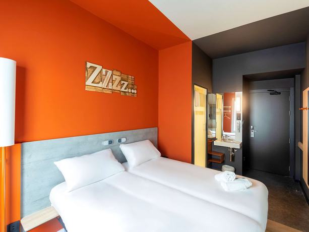 Imagen de la habitación del Hostal ibis budget Bilbao City. Foto 18