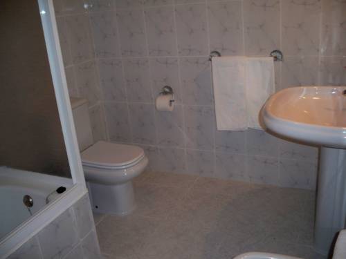 Imagen de la habitación del Hostal los Chanos El Ruso. Foto 9