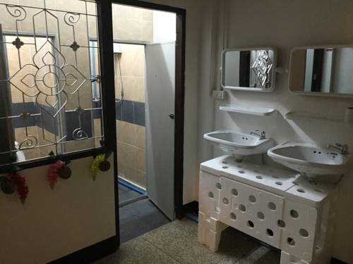 Imagen de la habitación del Hostel 24, Bangkok. Foto 9
