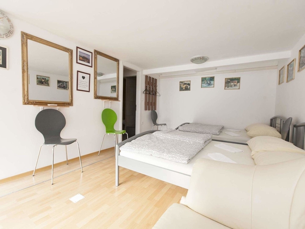 Imagen de la habitación del Hostel 24, Ljubljana. Foto 7