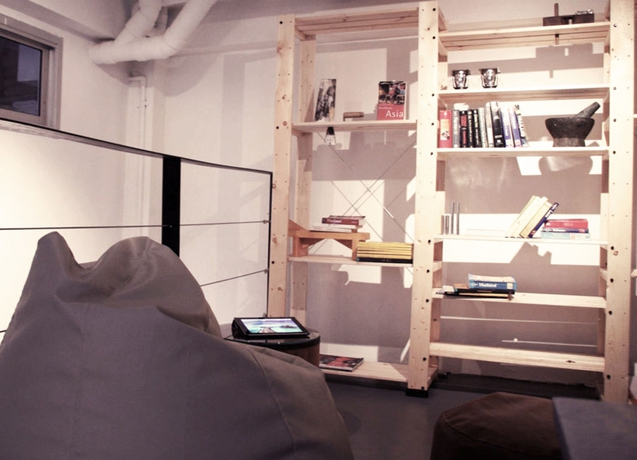 Imagen de los interiores del Hostel 3howw Khaosan. Foto 3