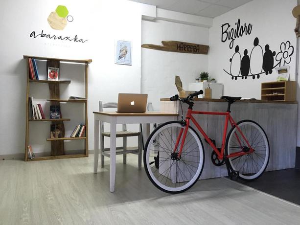 Imagen de los interiores del Hostel ABARAXKA Azkoitia. Foto 7