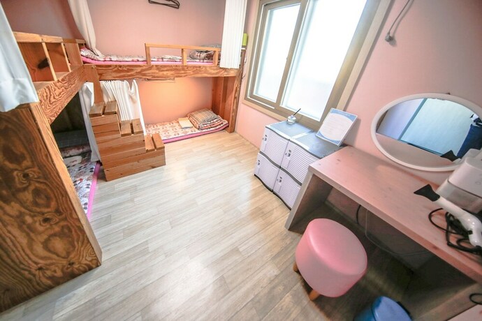 Imagen de la habitación del Hostel Across The Street Guesthouse -. Foto 4