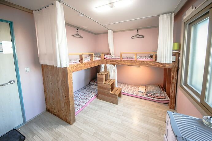 Imagen de la habitación del Hostel Across The Street Guesthouse -. Foto 5