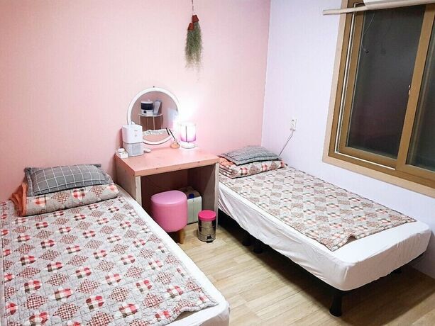 Imagen de la habitación del Hostel Across The Street Guesthouse -. Foto 11