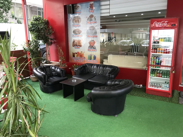 Imagen de los exteriores del Hostel Adana. Foto 5