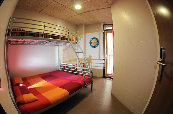Imagen de la habitación del Hostel Albergue Zaragoza. Foto 9